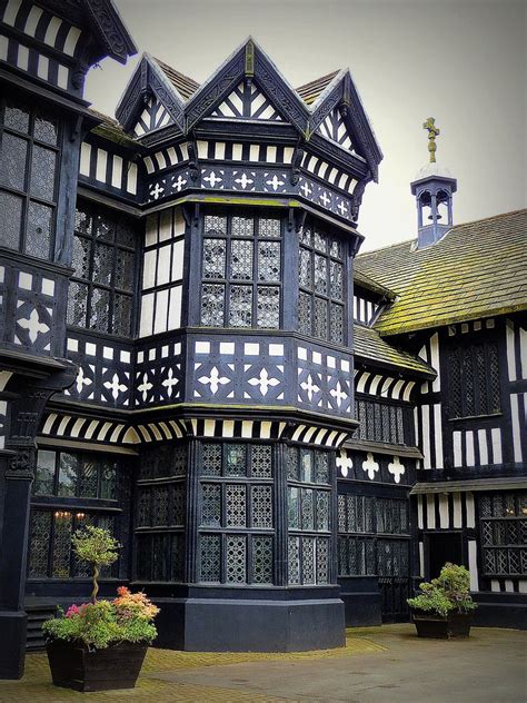 tudor style architecture uk.